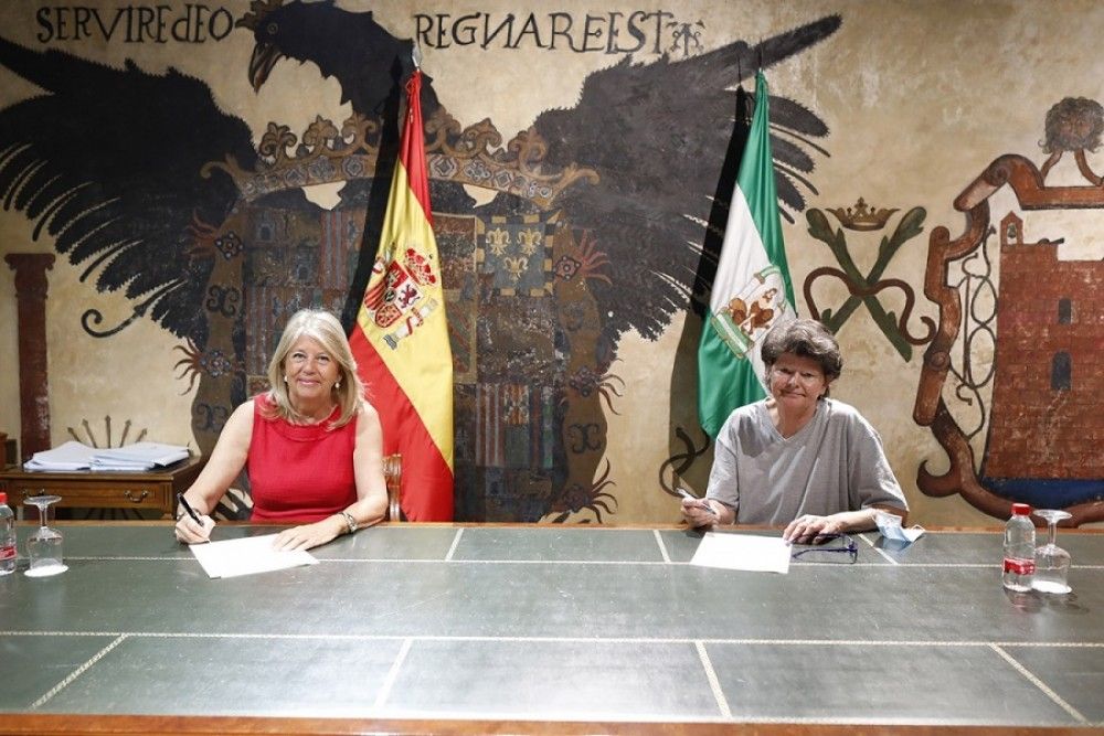 El Ayuntamiento firma con la Triple A un convenio con una subvención anual de 80.000 euros y la próxima licitación de la remodelación de las instalaciones