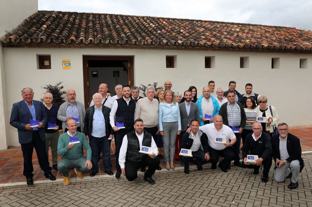 La alcaldesa destaca “la dedicación, el compromiso y la solidaridad” de los taxistas de la ciudad en el homenaje que se ha rendido al sector