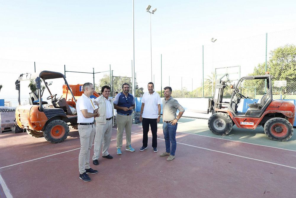 El Ayuntamiento realiza actuaciones de remodelación en las tres pistas de tenis del Polideportivo Paco Cantos