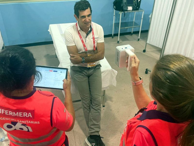 El 061 prueba un dispositivo para medir a distancia las constantes vitales de los pacientes