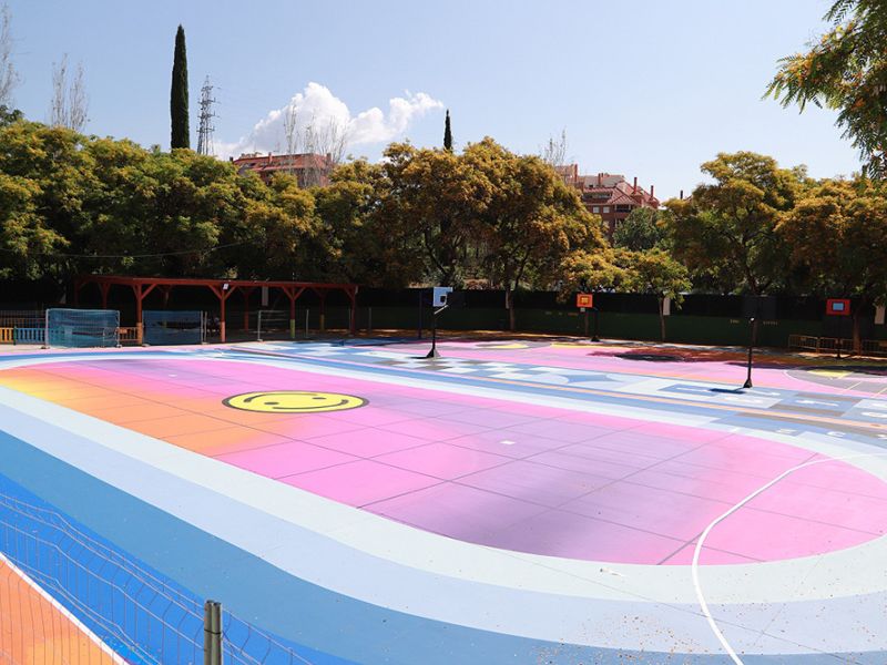 El Ayuntamiento moderniza las pistas del colegio Rafael Fernández Mayoralas tras la reparación de urgencia del colector principal y la mejora de la red de saneamiento del centro