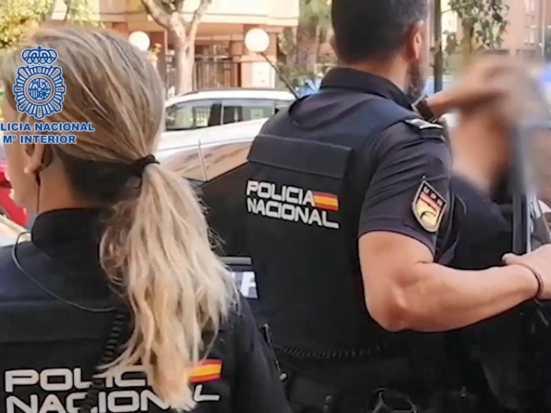 La Policía Nacional libera en Alicante a una víctima de explotación sexual obligada a prostituirse como "trans crossdresser"