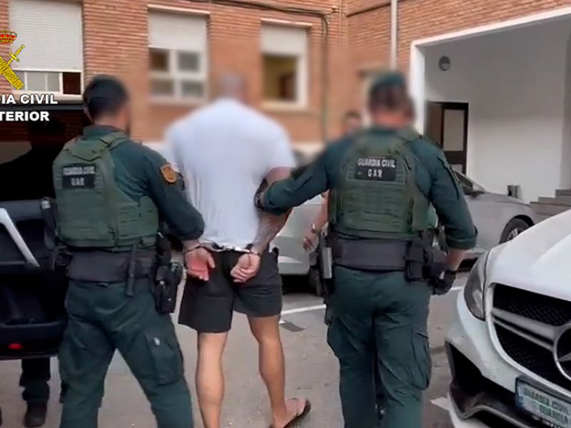 La Guardia Civil detiene al supuesto autor del disparo que hirió en el rostro a una persona en la localidad de Mijas (Málaga)