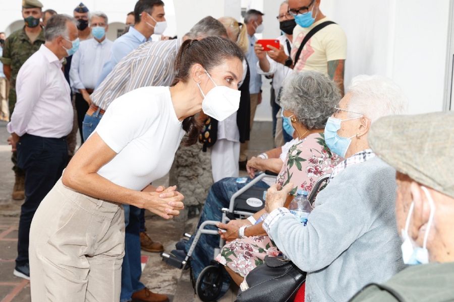Los reyes visitan la zona afectada por la erupción del volcán en la isla de La Palma