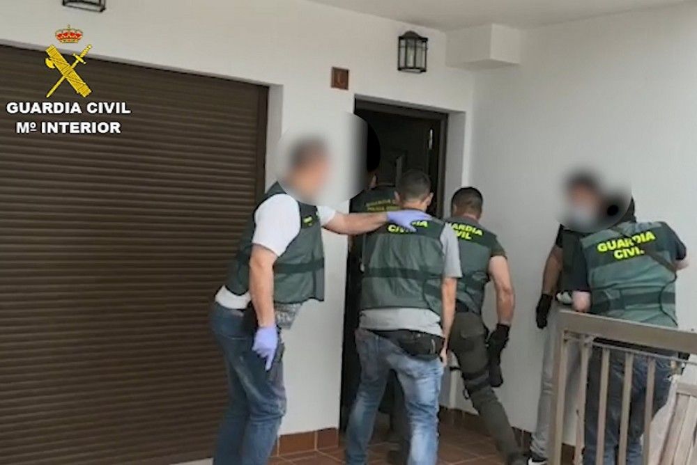 La Guardia Civil detiene a dos personas y localiza dos plantaciones con más de 300 plantas de marihuana en Almería