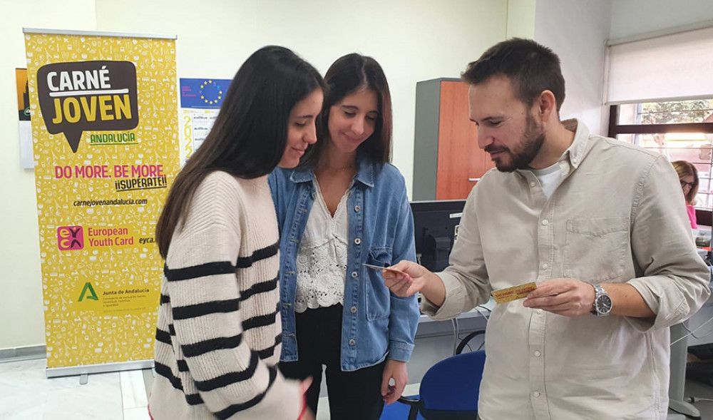 El Instituto Andaluz de la Juventud inicia la actualización del Carné Joven Europeo que beneficia a más de 306.000 andaluces