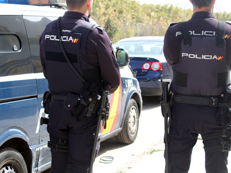 La Policía Nacional detiene en menos de cuatro horas a un hombre por el robo con violencia e intimidación en un salón de juego de Torremolinos (Málaga)