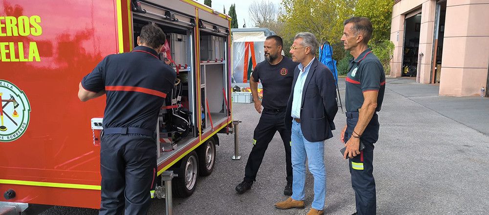 El Cuerpo de Bomberos de Marbella suma a su flota un nuevo remolque especializado que le facilitará su labor en intervenciones con sustancias peligrosas