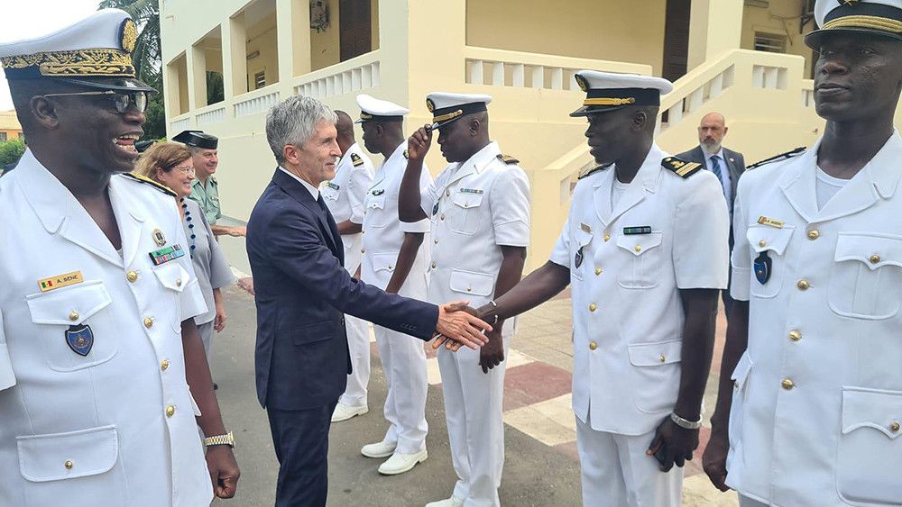 Precipitado viaje del ministro del Interior a Senegal para intentar acabar con el descontrol de llegadas de inmigrantes ilegales a Canarias