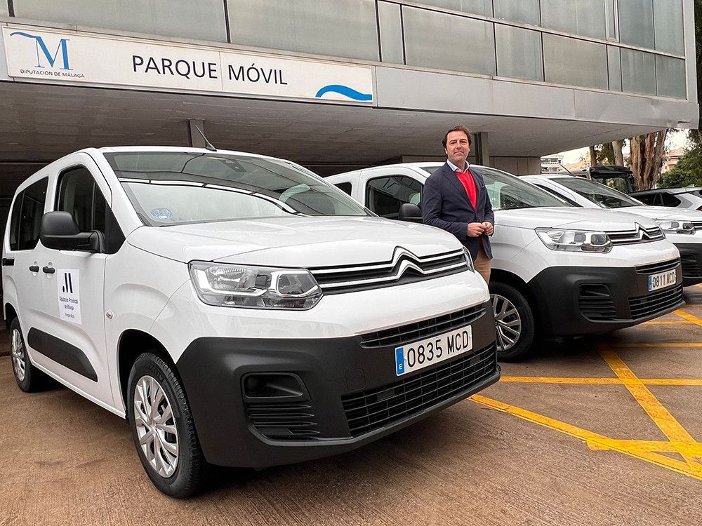 La Diputación incorpora 50 vehículos eléctricos e híbridos autorrecargables a su flota del parque móvil