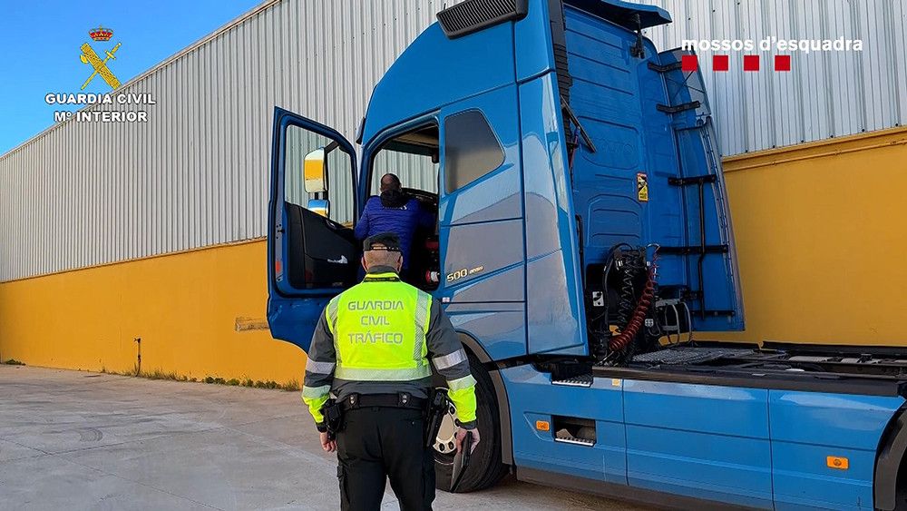 Detenido en Algeciras un empresario de transportes que obligaba a sus trabajadores a conducir más horas de las legales