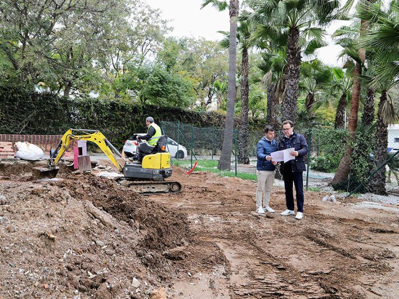 El Ayuntamiento prevé finalizar en un mes el nuevo parque infantil en la zona del Bulevar de Ashmawi