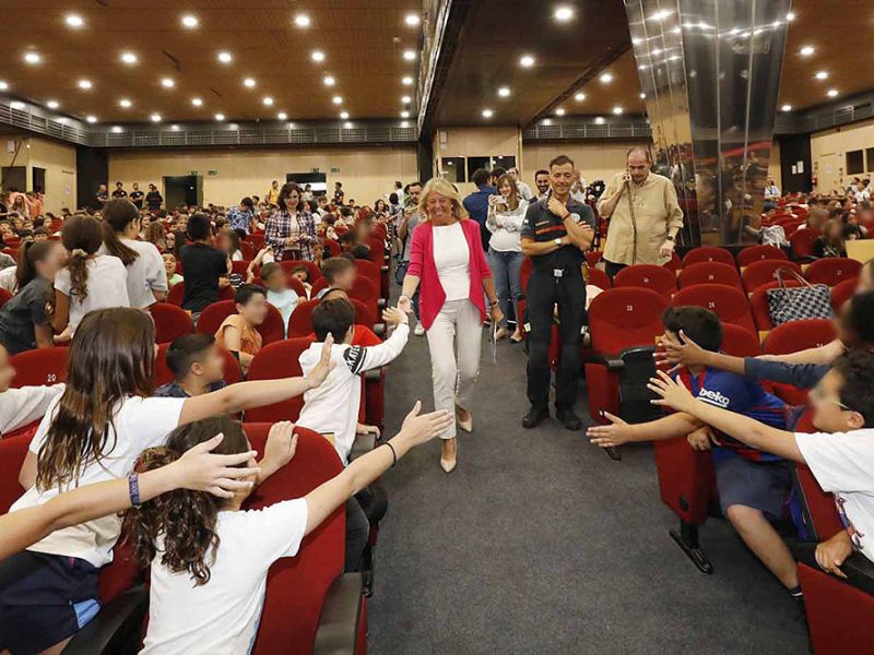 La Asociación Profesional de Bomberos de Marbella publica un cómic solidario dirigido a los jóvenes a beneficio de Debra Piel de Mariposa y Somos tu Ola