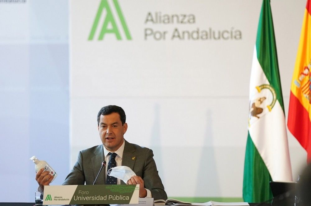 La Junta de Andalucía extenderá el uso obligatorio de mascarillas tanto en recintos abiertos como cerrados