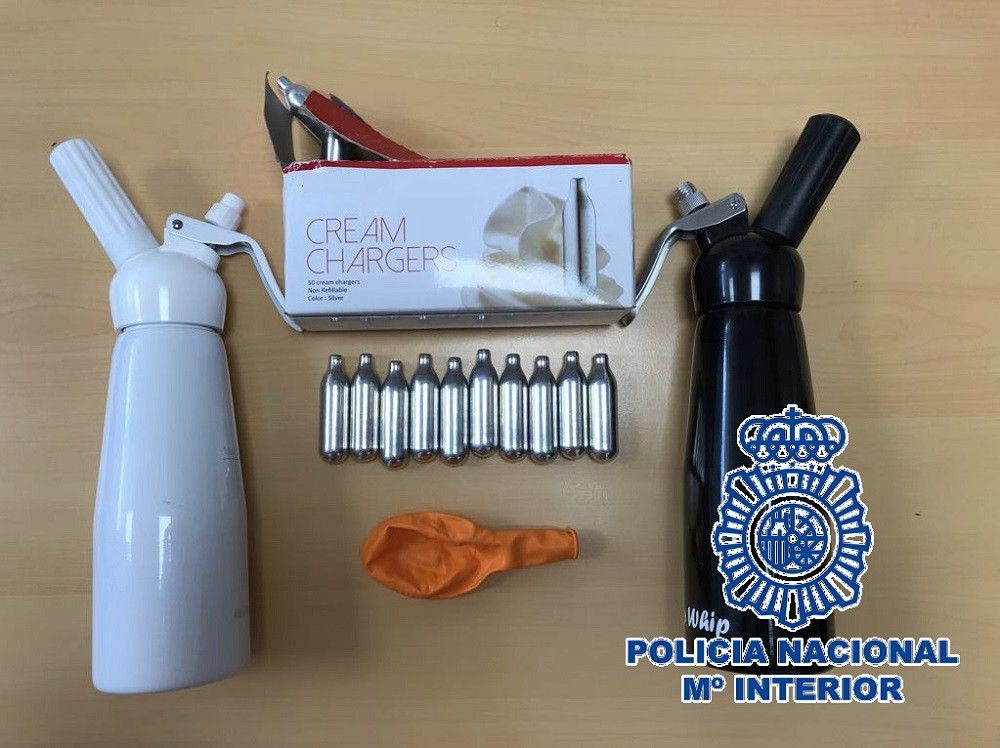 La Policía Nacional alerta del peligro asociado al gas de la risa’ después de que dos jóvenes consumidores se arrojaran al vacío en Marbella