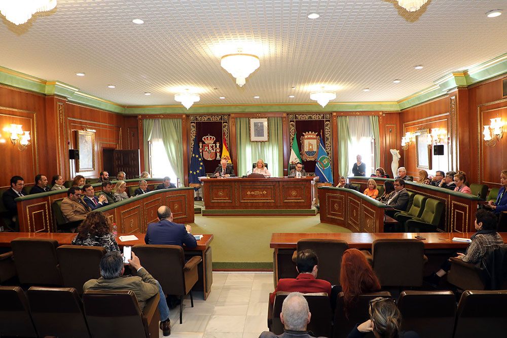 El equipo de Gobierno del PP hace oídos sordos a la situación judicial de la familia de la alcaldesa y sigue como si nada hubiera pasado
