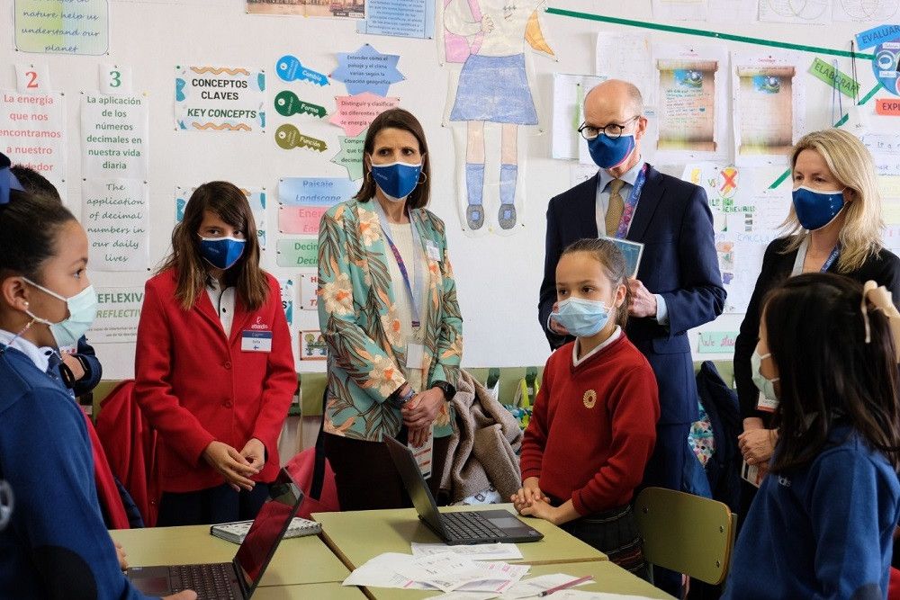 El director general del Bachillerato Internacional visita el colegio Las Chapas, que imparte esta modalidad
