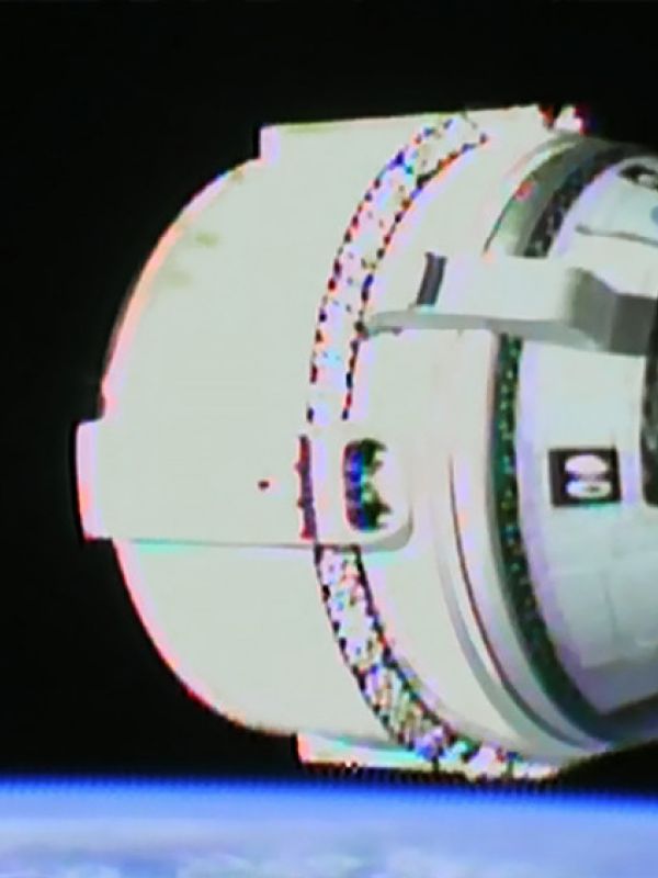 La nave espacial Starliner de Boeing se acopla con éxito a la Estación Espacial Internacional