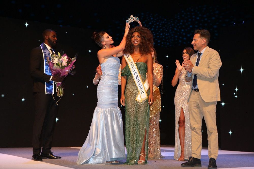 Miss Cuenca, ganadora del Certamen Miss España celebrado en el Teatro Villa de Torrox