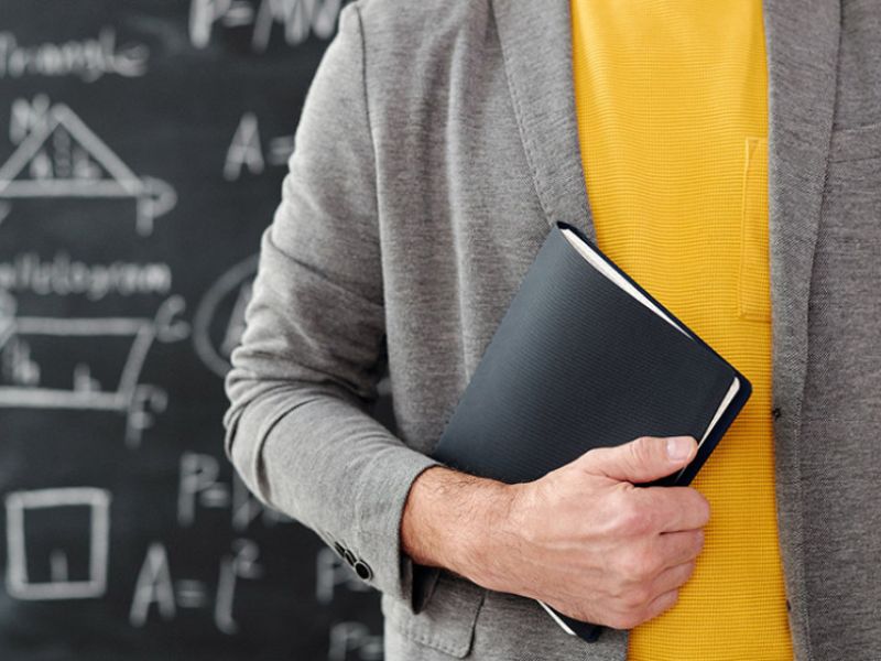 Andalucía recupera la figura del contratado doctor y garantiza la estabilidad del profesorado