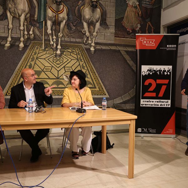 Javier Adrada de la Torre, ganador del Premio Emilio Prados de la Diputación por Ensayo sobre una cebolla infinita’