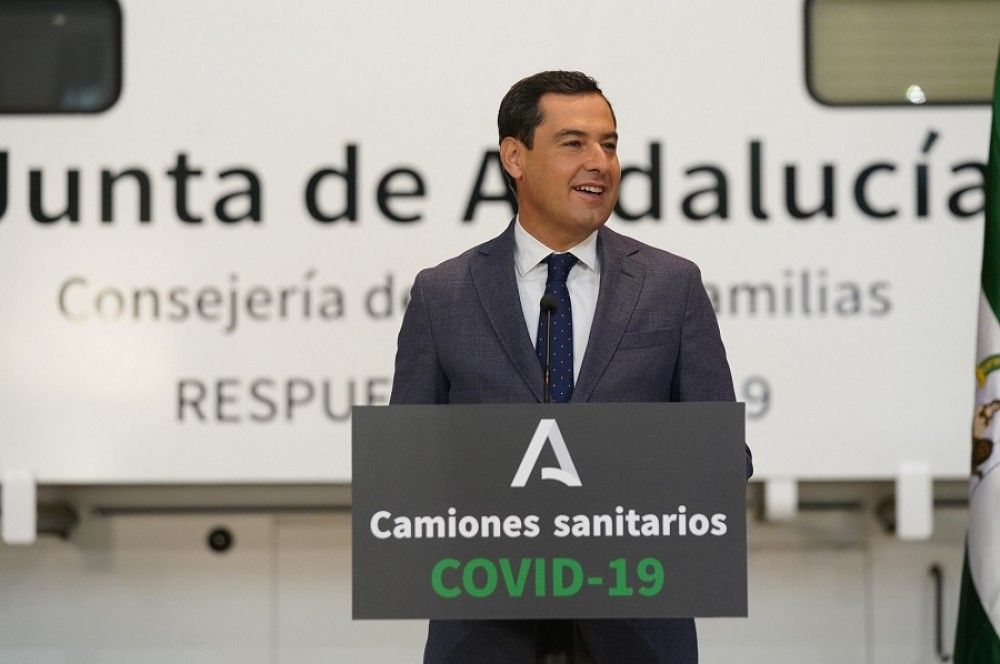 Presentadas en Málaga las unidades móviles para cribados masivos que realizarán 5.000 test de antígenos diarios