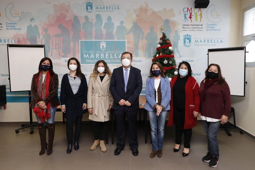 El Ayuntamiento colabora con Hidralia en una campaña de donación de juguetes y caramelos destinada a tres asociaciones del municipio