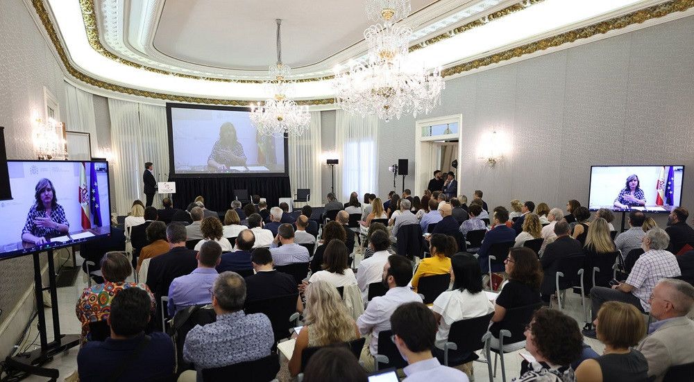 La ministra de Educación pide "la implicación de las pequeñas y medianas empresas para dar el salto en la FP Dual"