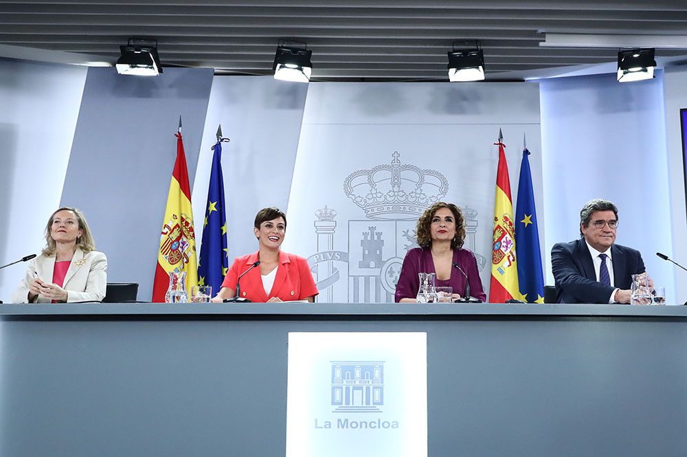 El Gobierno cree que la economía crecerá un 4,3% este año y un 2,7% en 2023