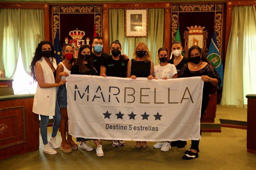 La alcaldesa recibe a cinco academias de baile que representarán a la ciudad en la final del concurso Vive tu sueño’, que tendrá lugar en Tarragona del 18 al 20 de junio