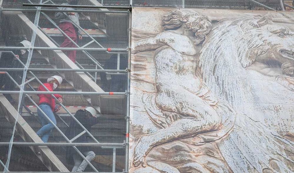 La restauración de las portadas oeste y sur del Palacio de Carlos V de Granada se convierte en visita turística
