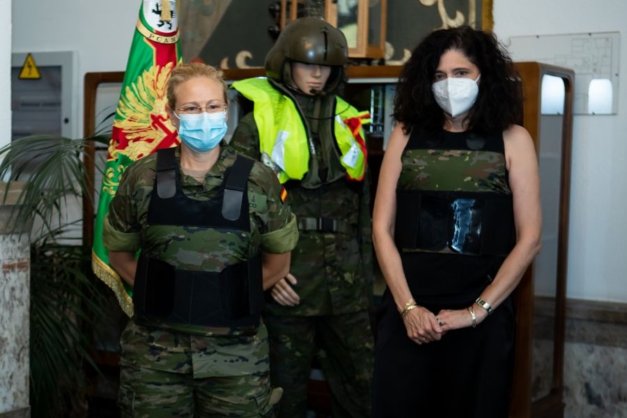 El Ejército dispone ya del nuevo chaleco antifragmentos diseñado para el personal femenino
