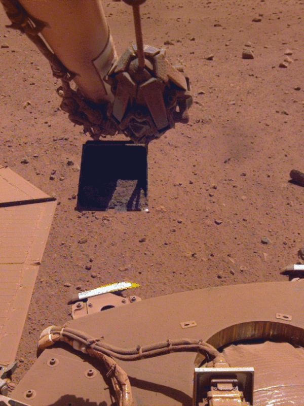 InSight obtiene un aumento de potencia al lograr limpiar parcialmente sus paneles solares