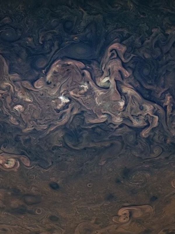 Espectacular sobrevuelo de Juno a Júpiter y Ganímedes, su luna helada