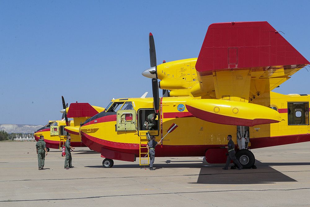 Transición Ecológica ampliará con otros tres aviones el dispositivo aéreo contra el incendio de Tenerife