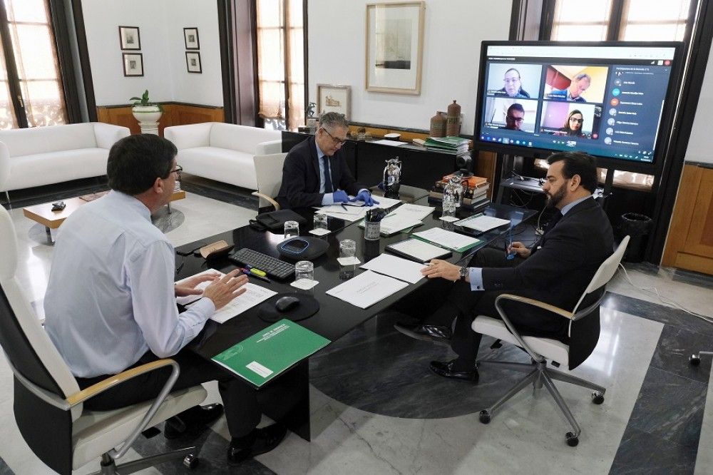 Juan Marín presenta en la Mesa del Turismo el plan de choque para el sector tras la crisis del Covid-19
