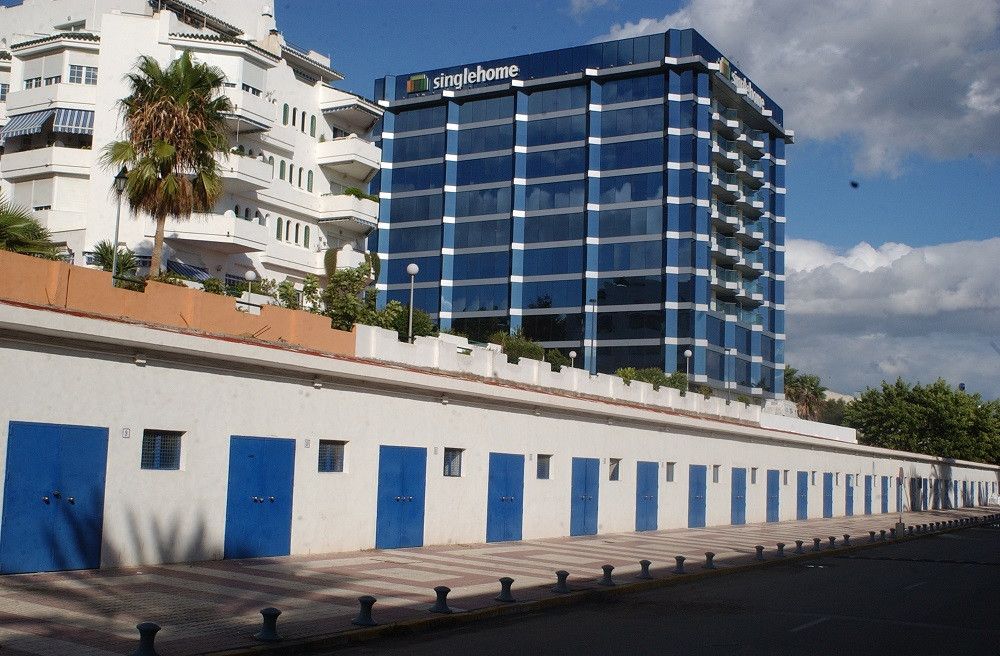 La Consejería de Fomento construirá 32 nuevos cuartos de armadores en el puerto pesquero de Marbella
