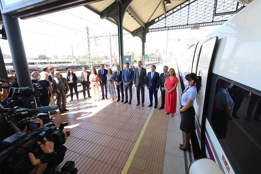 Realizado el viaje inaugural del tren de alta velocidad entre Madrid y Burgos