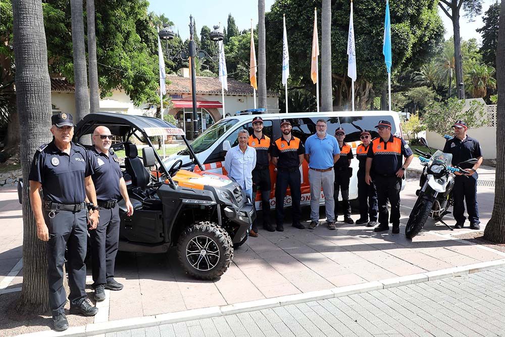 El Ayuntamiento incrementa la flota de vehículos de Protección Civil con una furgoneta de transporte de personal, un "buggie" para agilizar las intervenciones en las playas y dos motos