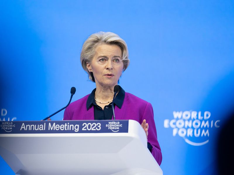 La presidenta de la Comisión Europea critica la política de subvenciones de China y de EEUU a las industrias de tecnologías limpias