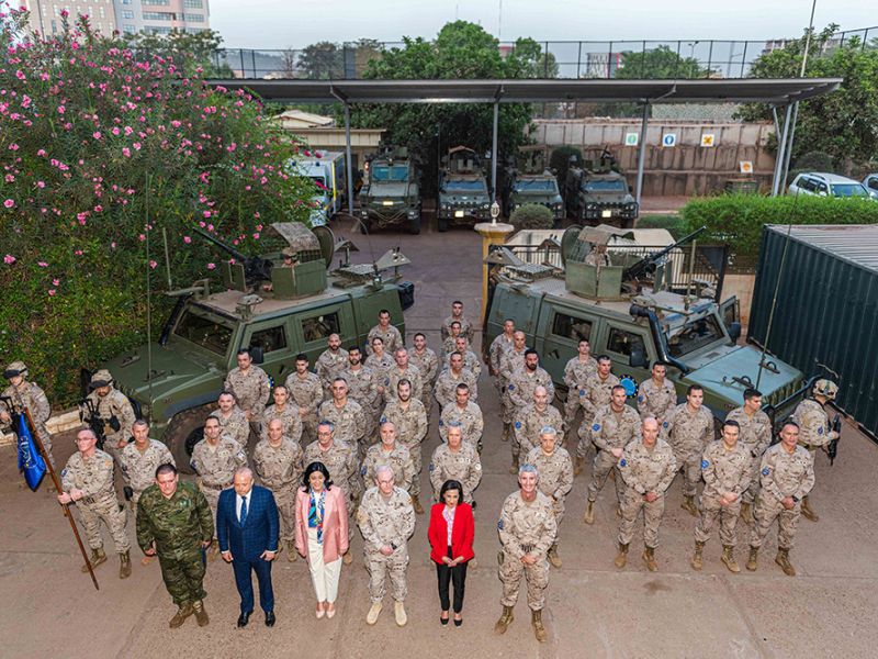 La ministra de Defensa visita al contingente español en la misión EUTM-Malí