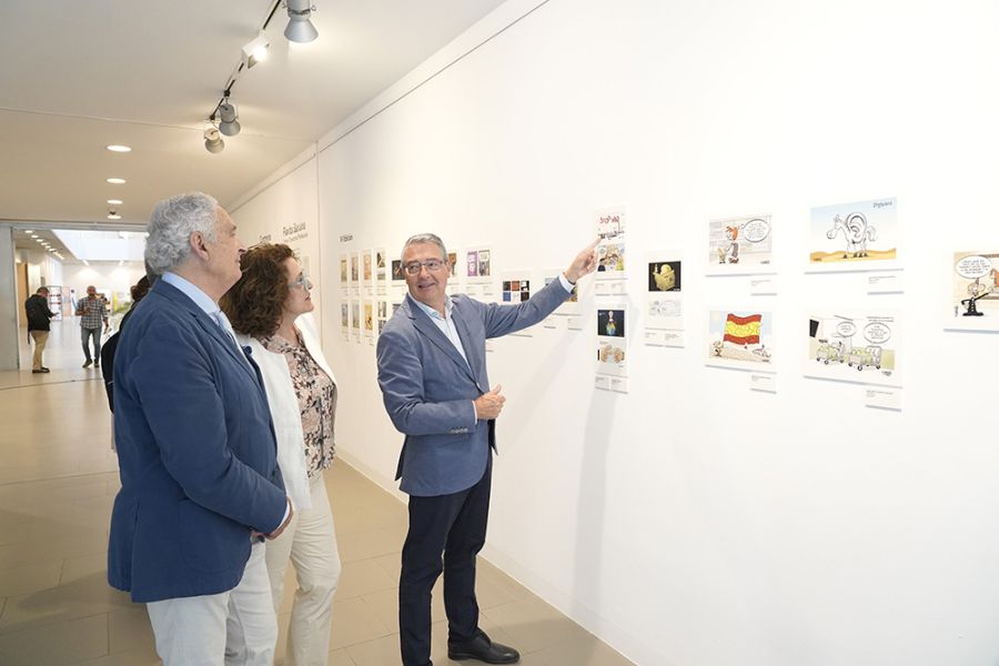 La Diputación de Málaga acoge la primera exposición de viñetas periodísticas del Certamen Elgar