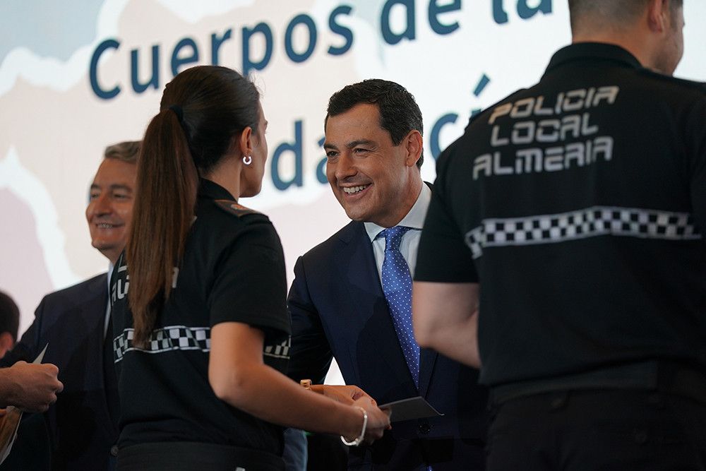 Juan Manuel Moreno anuncia la tramitación en el Parlamento tras el verano del Proyecto de Ley de Policías Locales de Andalucía