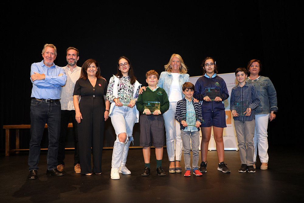 La creatividad infantil se despliega en el Teatro Ciudad de Marbella durante la entrega de premios del II Concurso Escolar de Poesía de Marpoética