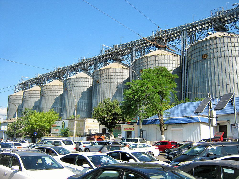 Rusia sigue bombardeando los silos de grano del puerto de Odessa