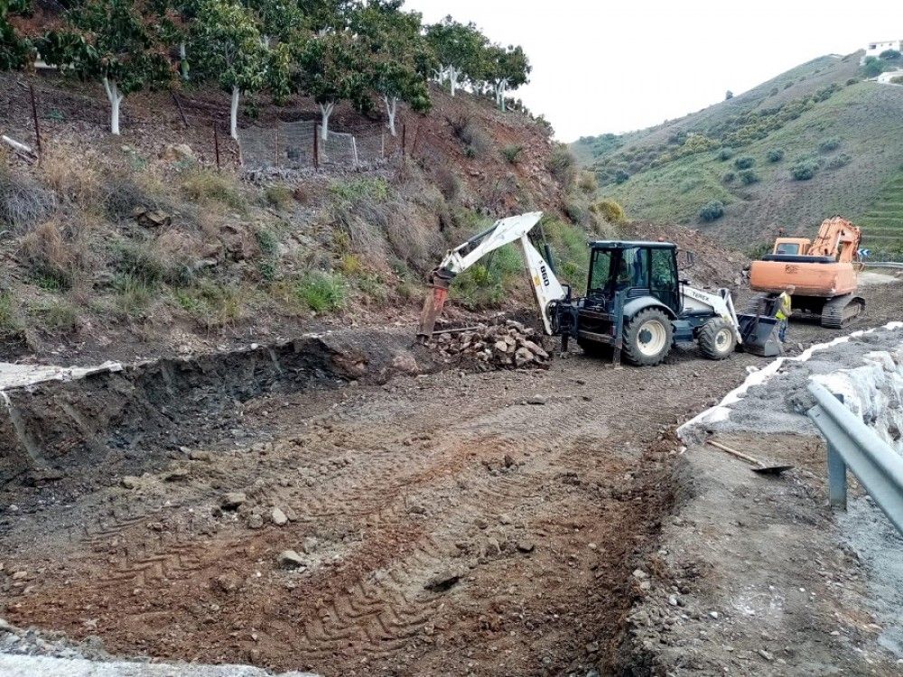 Concluye la reparación del hundimiento de la carretera entre El Borge y Almáchar