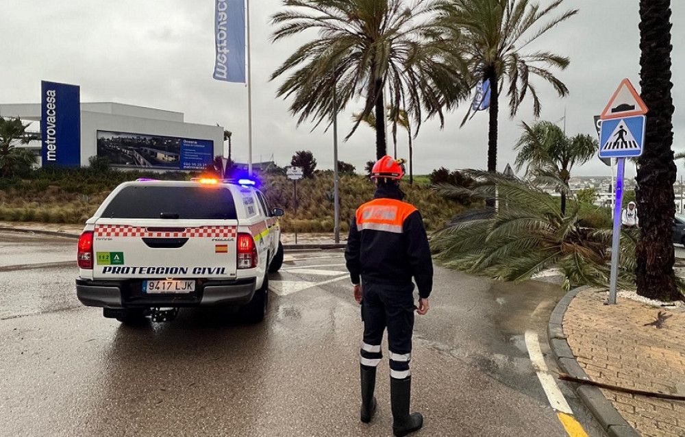El aviso naranja por lluvias en Málaga se mantiene hasta las doce de esta noche
