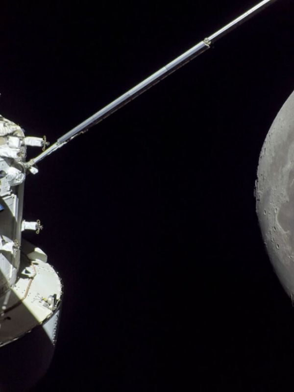 Orión abandona la influencia gravitatoria lunar y se dirige a la Tierra