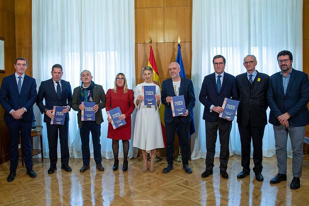 La ministra de Trabajo presenta la Estrategia de Seguridad y Salud laboral, el decimoséptimo acuerdo con Diálogo Social