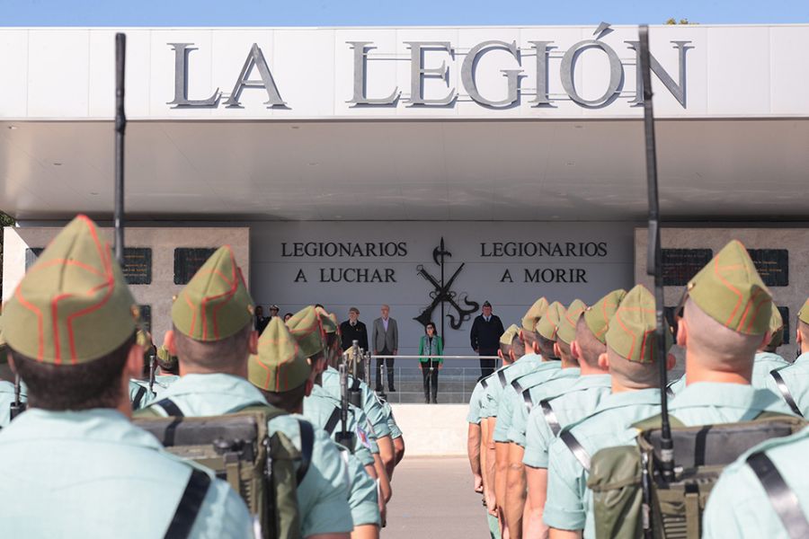 La ministra de Defensa visita en Viator a la brigada de La Legión que desplegará en noviembre misiones en Irak y Líbano